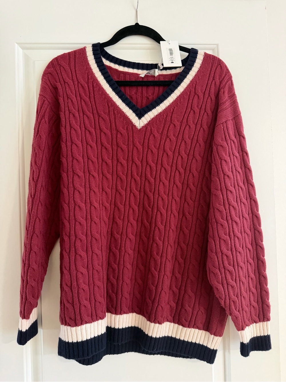 ARITZIA PALOMINO - Women’s Cable Knit V-Neck Sweater in Berry with Contrast Trim